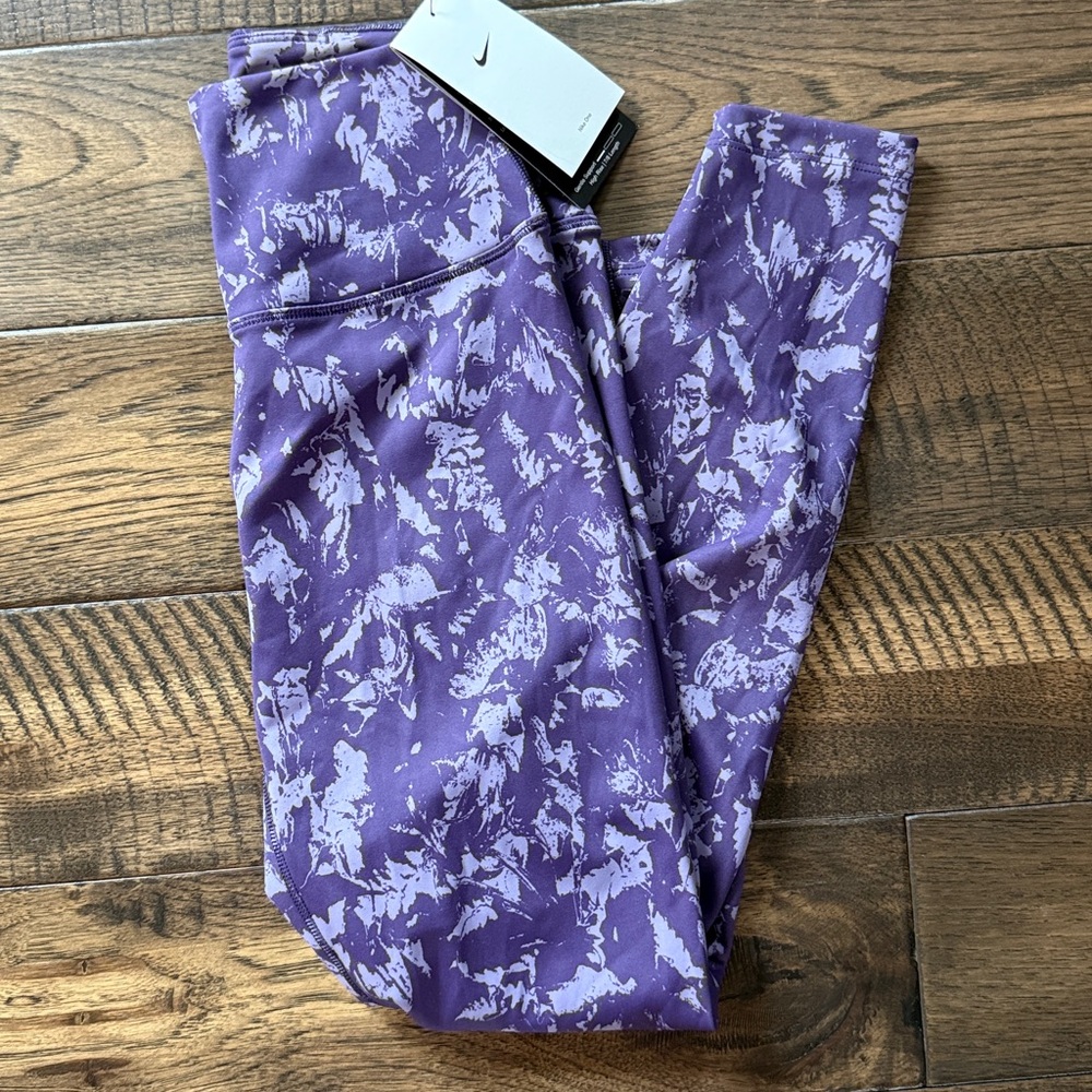 Nike One women’s NWT purple pattern 7/8 length leggings size‎ S